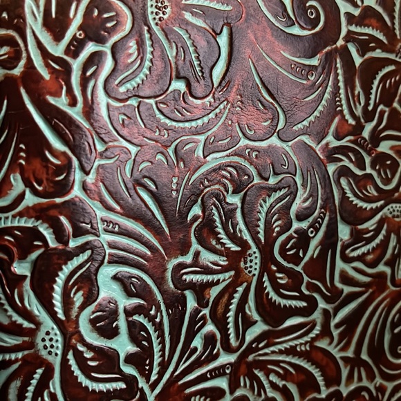 Patricia Nash wristlet - Picture 2 of 16